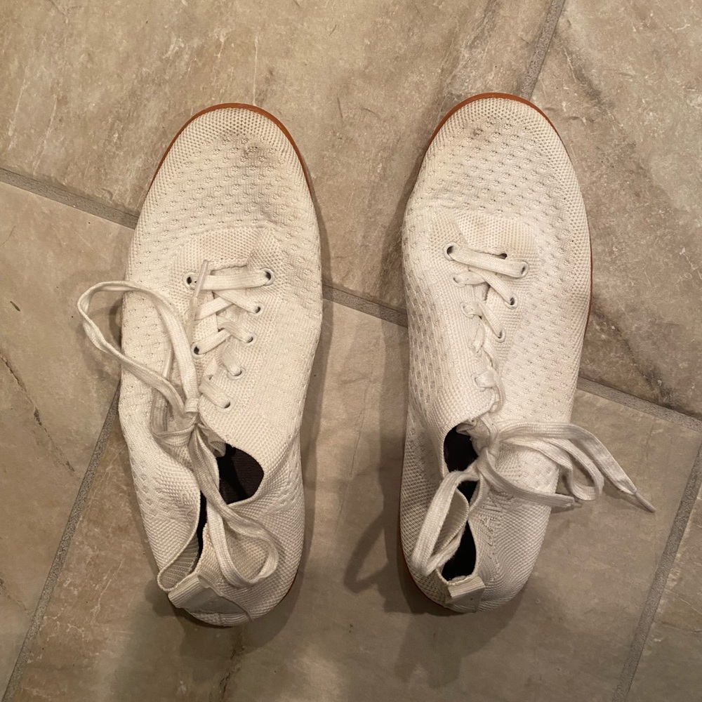 Suav white sneakers